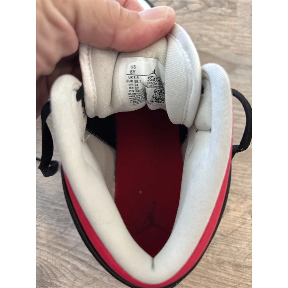 Air Jordan 1 Mid White Very Berry GS Youth Basketball Shoes Size 6 Y 554725-016‎